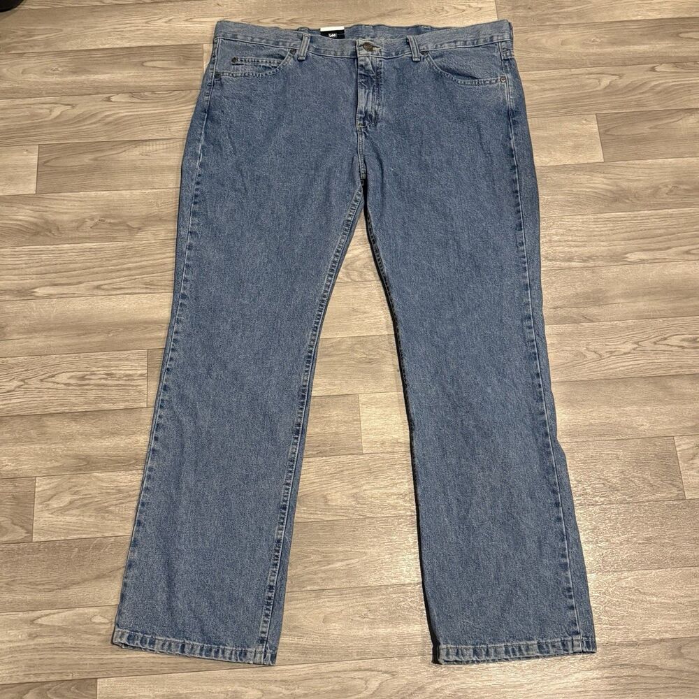 Lee Regular Fit Men's Blue Jeans Size 44x33 NWT Medium Wash Straight Leg Denim